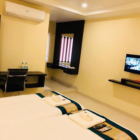 Hotel Fortune M R Grands Suluru ภายนอก รูปภาพ